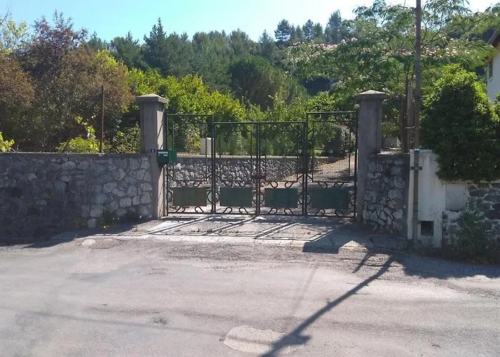 La Vallee Aux Montagnes Bed & Breakfast Quillan